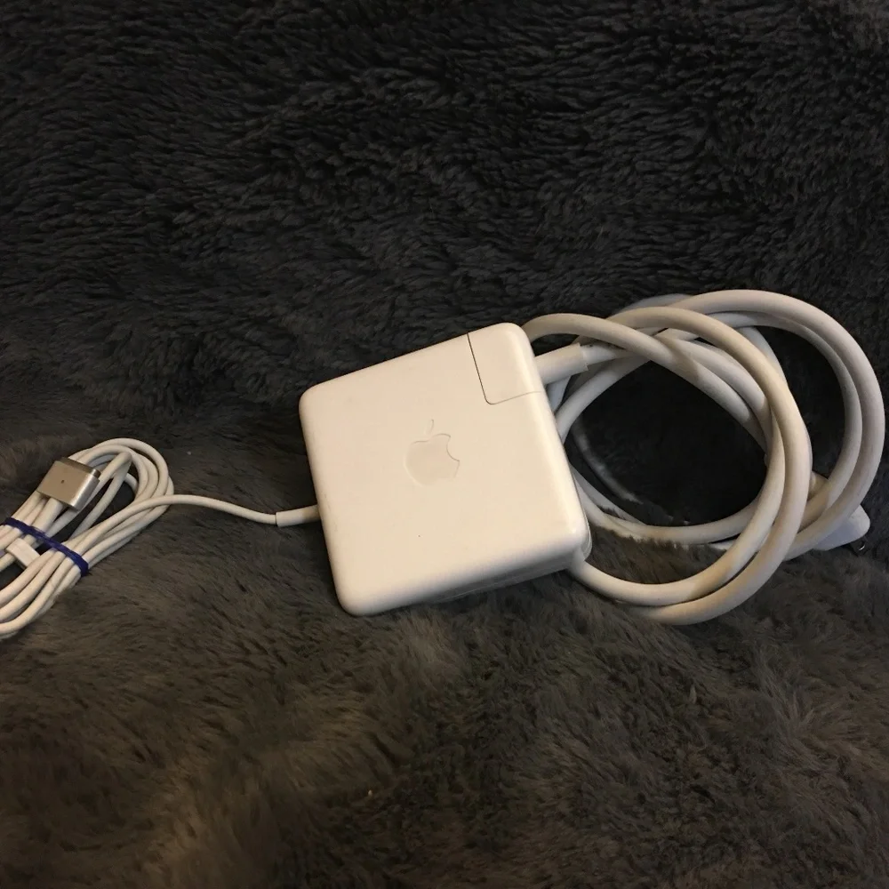 Apple power adapter 20 v